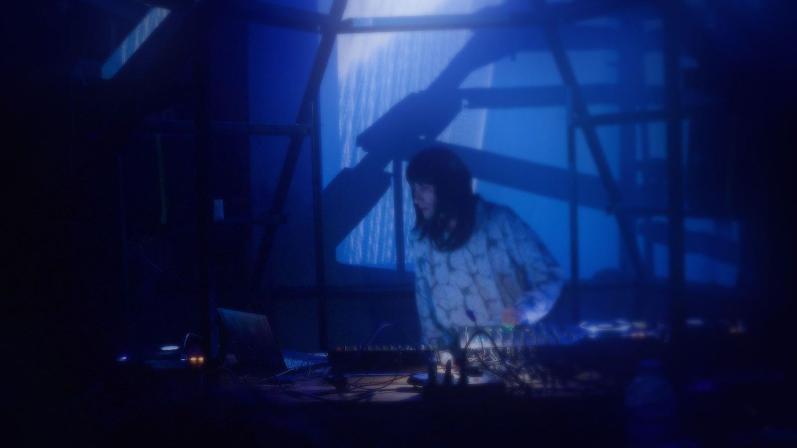 Rrose performing under blue light at Endzeit.